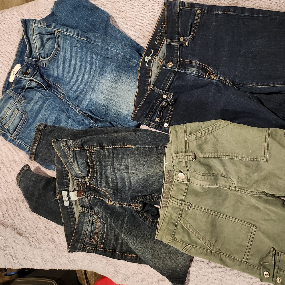 4 pair of ladies jeans, sizes are different but they all lay out the same.
